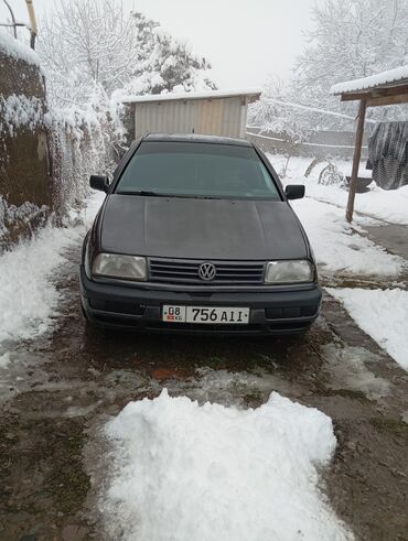 фолсваген транспортер: Volkswagen Vento: 1992 г., 1.8 л, Механика, Газ, Седан