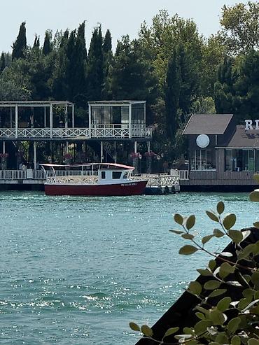 karavan maşınlar: Satılır: Qapalı kabinli, geniş göyərtəli qayıq - Korpus: fiberglas — 6