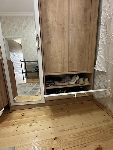 kombi dolab: Geniş giriş dolabı/çekmece-komod sistemi - Material: ağac teksturalı — 1