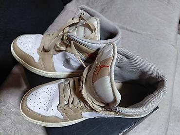 kickers obuca u beogradu: Nike Air Jordan 1 Mid – bež/siva/bela - Model: Air Jordan 1 Mid — 3
