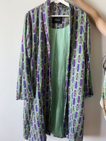 платье зеленое: Новая накидка из качественного материала с подкладом, покупали в