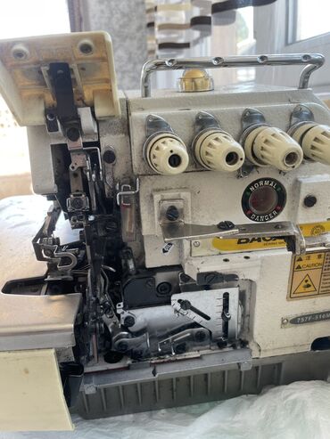 Промышленные швейные машинки: Пятинитка работает крышки нет на мадине можно купить и поставить