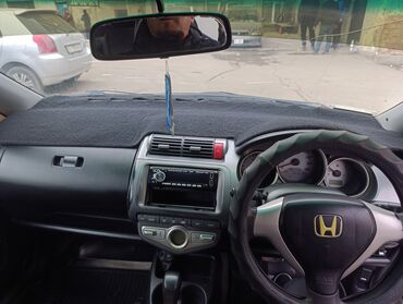 Honda: Honda Fit: 2006 г., 1.3 л, Автомат, Бензин, Хэтчбэк at lalafo.kg — 1 Honda: Honda Fit: 2006 г., 1.3 л, Автомат, Бензин, Хэтчбэк — 1