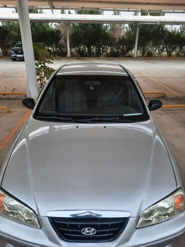 Hyundai: Hyundai Elantra: 1.6 l | 2004 il Sedan — 2