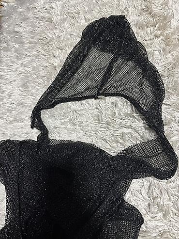 pull and bear helanke: Crna mrežasta sa sljokicama haljina sa kapuljačom - Materijal — 2