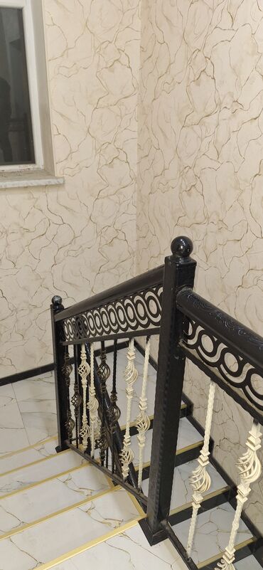 Pilləkən məhəccərləri: Obyekt: İki mərtəbəli fərdi yawayiw evi kiraye verilir Təsvir: - — 6