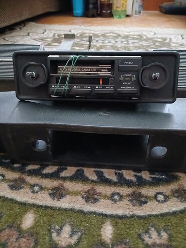 presa za kosu sa tri cevi: Auto radio kasetofon sa zvučnicima, idealan za ljubitelje klasičnih