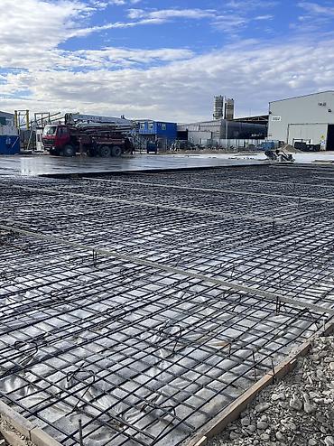 Beton işləri: Xidmət: Beton döşəmə və sənaye mərtəbələrinin hazırlanması Təsvir: - — 4