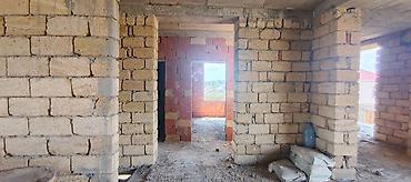 7 mərtəbə: Hasar karkas beton kəmər üzrində tikilib və izolyasiya olunub. Ev — 2