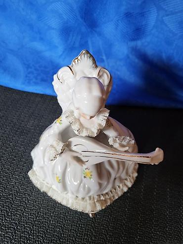 del boy figure: Nemacka nova figura dama sa mandolinom iz 70ih godina. Porcelanska — 9
