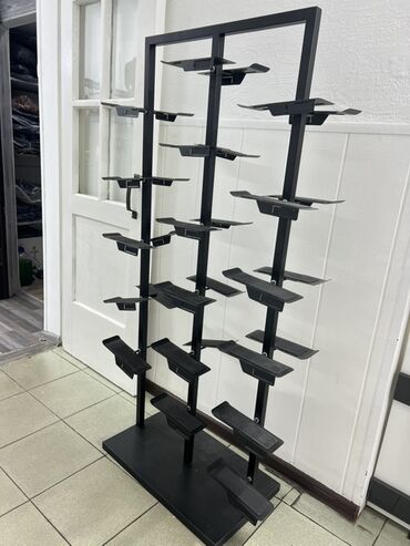 витрины для обуви: Торговое оборудование для обувного магазина. 1) Напольная