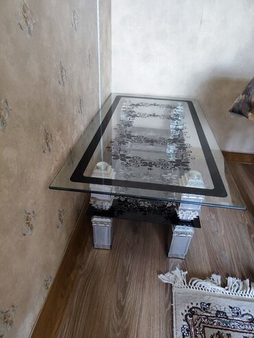 usaq stol stullari: Jurnal masası, İşlənmiş, Açılmayan, Dördbucaq masa, Azərbaycan