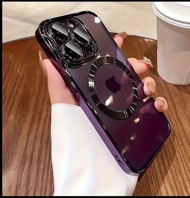 iphone x pro max: Bu, iPhone 14 Pro üçün nəzərdə tutulmuş, bənövşəyi rəngdə şəffaf arxa