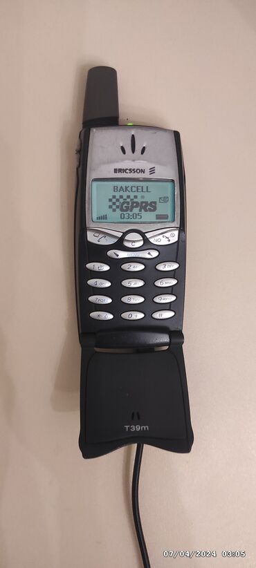 telefon qiymeti: Retro. iwlekdir prablemi yoxdu.!Qeydiyyatlidi nomre qoy iwlet. 260