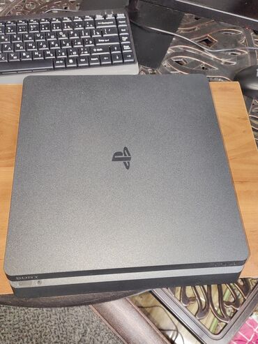 купить компьютерные игры на дисках: Продаю совершенно новую PlayStation 4 slim и две игры infamous second