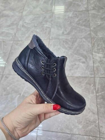 Ostale cipele: ✨ Cipele koje su osvojile poverenje kupaca već treću godinu zaredom! 👣 na lalafo.rs — 8 Ostale cipele: ✨ Cipele koje su osvojile poverenje kupaca već treću godinu zaredom! 👣 — 8