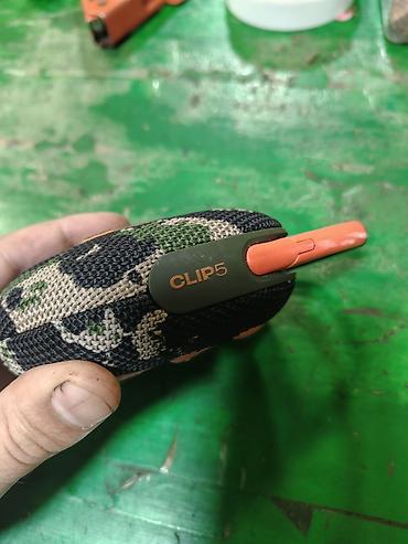 oglan ucun canta: JBL Clip 5 portativ Bluetooth kolonka – kamuflyaj dizayn - Model: JBL — 1