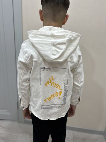 Детская одежда и обувь: Джинсовая куртка ZARA для подростка на 10-12 лет. Очень стильная. С
