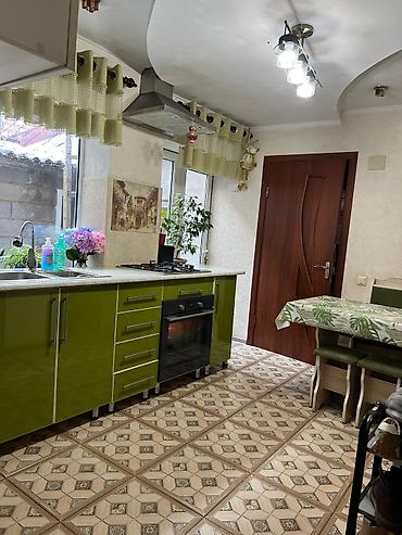 Продажа домов: Полдома, 80 м², 5 комнат, Собственник — 10