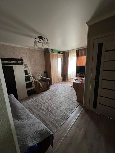комната с подселением для парней: 1 бөлмө, 30 кв. м, Хрущевка, 3 кабат, Евроремонт