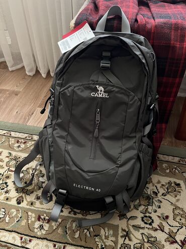 рюкзак черный: Продаю походный рюкзак вместительностью в 40L. Выиграл на конкурсе в