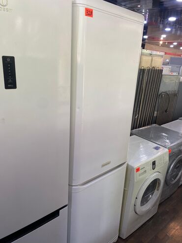 ucuz maşın naxcivanda: 2 qapılı Indesit Soyuducu Satılır, rəng - Ağ