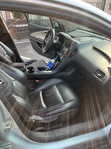 Chevrolet: Chevrolet Volt: 2011 г., 1.4 л, Вариатор, Гибрид, Хэтчбэк — 2