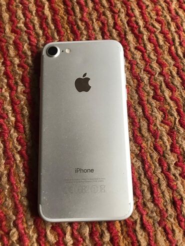 Apple iPhone: IPhone 7, Б/у, 32 ГБ, Серебристый, Чехол, 100 %