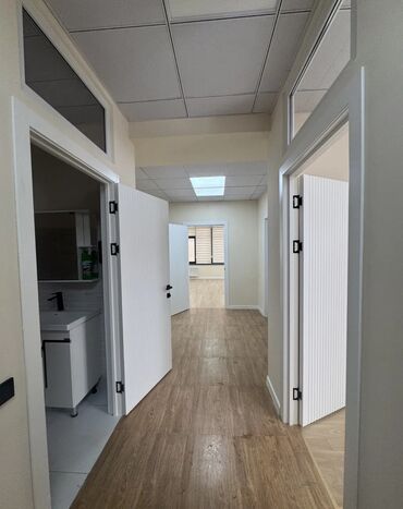 Офисы: Сдаю Офис, 100 м², В жилом комплексе, С отдельной кухней, С отдельным входом, С отдельным сан узлом — 8