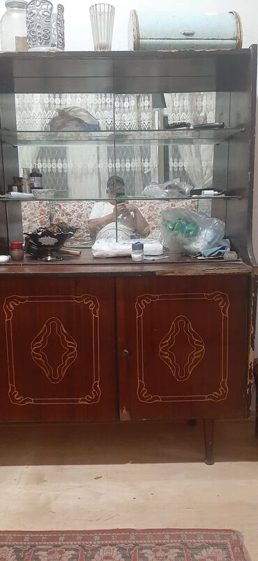 Dolablar: Açılan, Düz dolab, Bufet