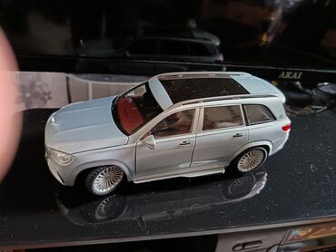 Avtomobil modelləri: Mercedes GLS 600 modeli 1/24 Hər yer açılır. İşıqlar yanır. Rolu