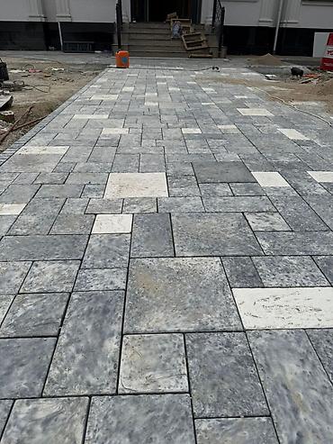 Тротуарная плитка: Тротуарная плитка из камня, выполненная в различных оттенках серого и — 4
