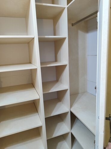 Спальные гарнитуры: Спальный гарнитур в классическом стиле, светлый беж/айвори. Состав: - — 8