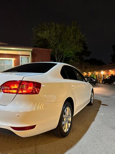 Volkswagen: Volkswagen Jetta: 0.2 l | 2012 il Sedan — 9