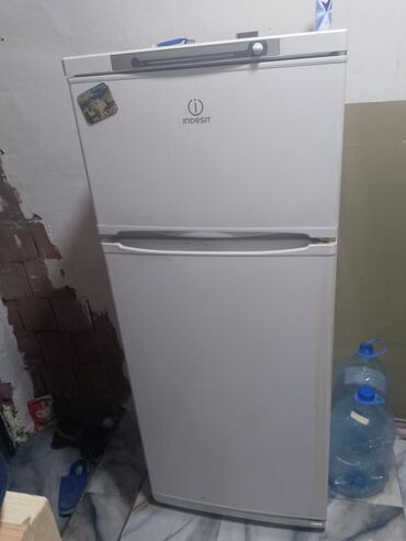 soyducu ikinci əl: Indesit iki qapılı soyuducu - Üst hissədə ayrıca dondurucu bölmə -