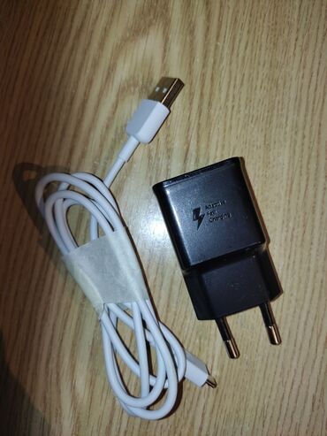 Adapteri i punjači za laptop: Univerzalni USB-C adapter za laptop crne boje sa snagom od 65W — 7
