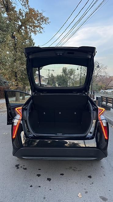 prius s: Toyota Prius: 2018 г., 1.8 л, Вариатор, Гибрид, Хэтчбэк — 8