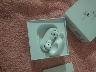 наушники apple airpods 2 оригинал: Срочно продаю новые наушники оригиналнужны деньги на операцию не раз