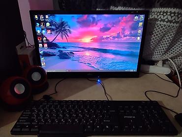 moni̇tor: RGB işıqlanmaya malik stolüstü kompüter komplekti. Yanlız real — 1