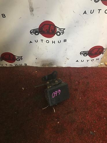 Блок ABS для автомобиля. На фото представлен