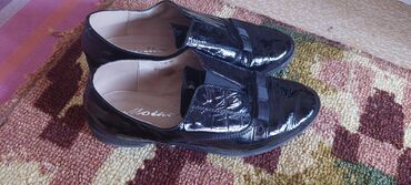 продаю женские туфли: Лакированные классические женские туфли 35 36 размер одевали всего