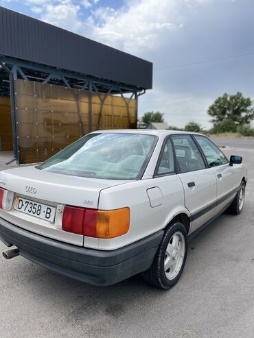 чекол машина: Audi 80: 1990 г., 1.8 л, Механика, Бензин, Седан