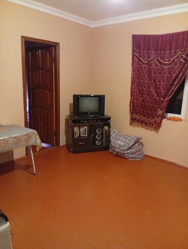 Otaqların günlük kirayəsi: 3 otaqlı həyət evi - Kiçik, qapalı həyətyanı sahəsi və dəmir hasar - — 4