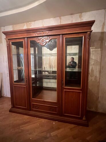 Divanlar: Açılan, 3 qapılı Düz dolab, Stenka