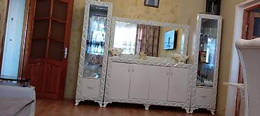 набор инструментов: Ağ rəngdə dəst mebel – qonaq otağı üçün - Vitrinli bufet komplekti: 2 — 1