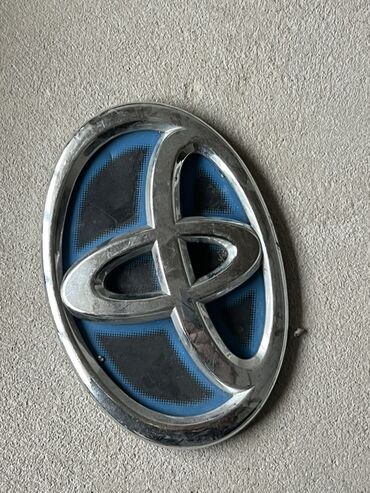 corolla runx: Эмблема Toyota с синей подложкой (гибридная серия) Описание: - lalafo.kg да corolla runx: Эмблема Toyota с синей подложкой (гибридная серия) Описание: -