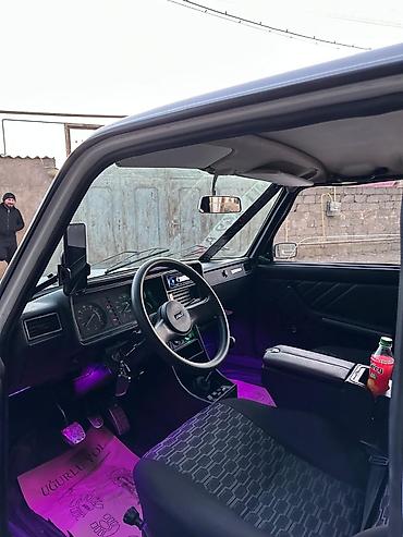 2107 faralar: Lada 2107, ağ rəng, sedan gövdə. - Nömrə: 10-CL-232 - Kuzov: 4 qapılı — 4