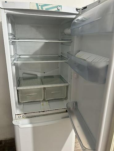 iphone 14 pro max 1 tb: Холодильник Indesit, Б/у, Двухкамерный — 3