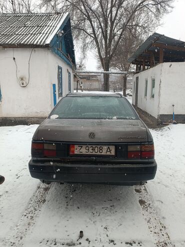 Volkswagen: Volkswagen Passat: 1991 г., 1.8 л, Механика, Бензин, Седан