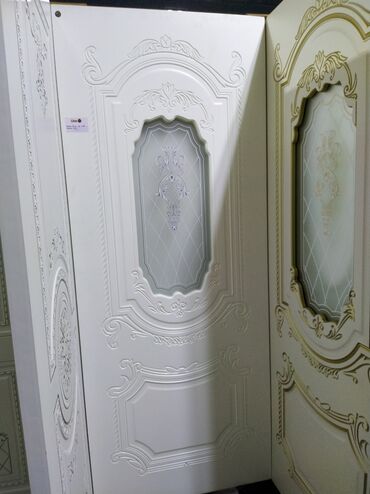 продам двери межкомнатные: Klassik üslubda dekorativ otaq qapısı - Material: MDF əsaslı panel
